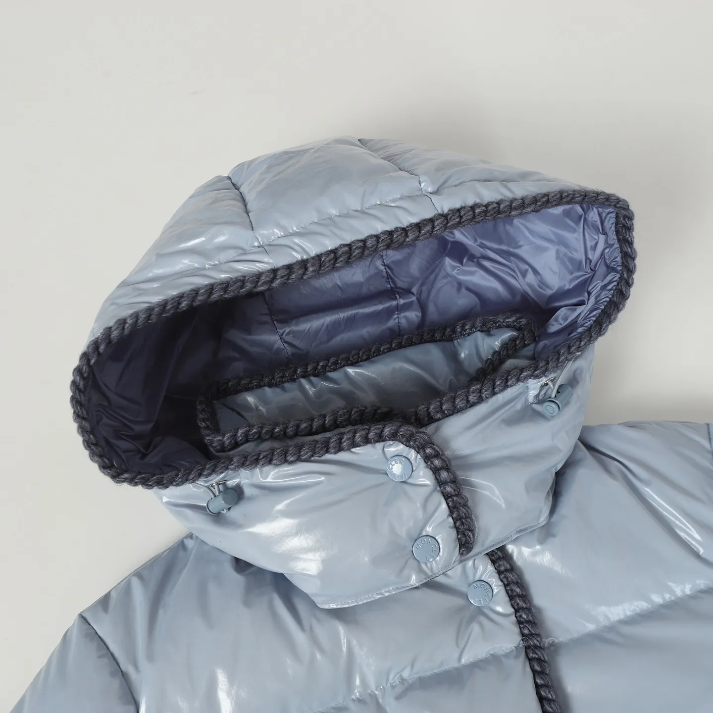 Moner 25 Glareins longue saison ， ， 。 。 90 ， 。 Classic ， ， 。 ， 。 N ， ， 。 ， / 。 YKK 、 、 、 。 ， 。 ， ， ：Blue/Red/Beige/Black size：1 2 3 4